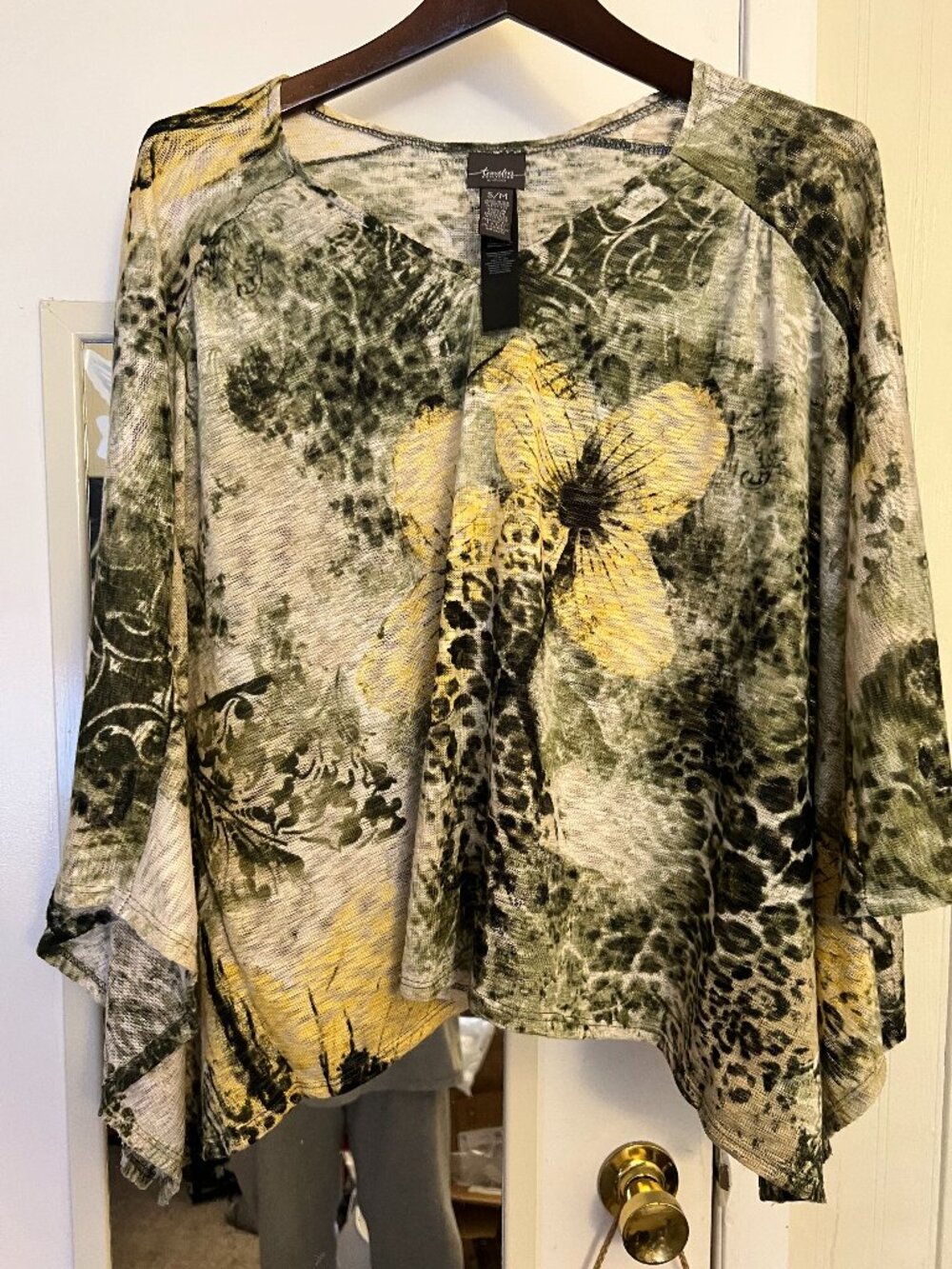 Traveler's Collection Poncho‑Style Floral Abstract Top s/m